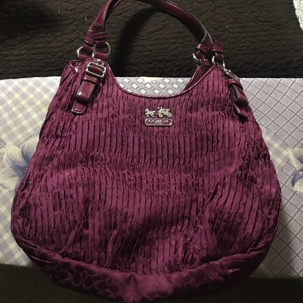 Coach, never used shoulder bag. Fun and vibrant color to show off!